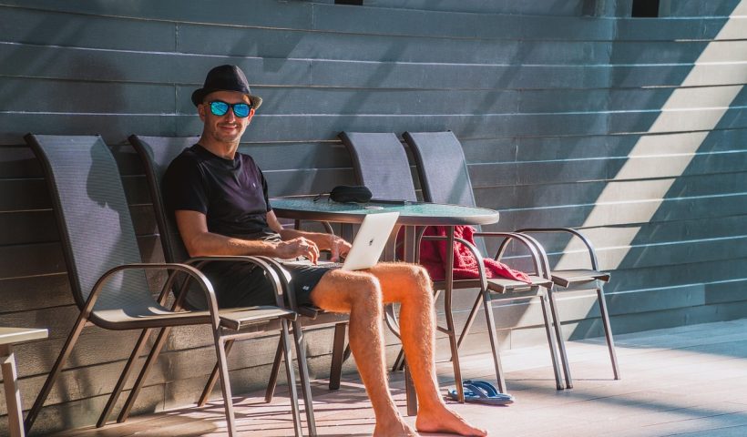 Les 10 Meilleures Villes Côtières Adaptées aux Nomades Numériques avec Espaces de Coworking