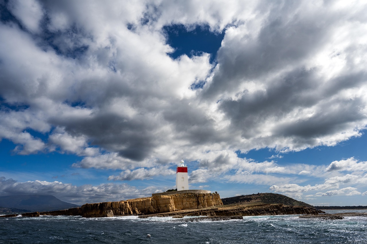 Les 7 Plus Beaux Phare Historiques à Visiter et à Gravir