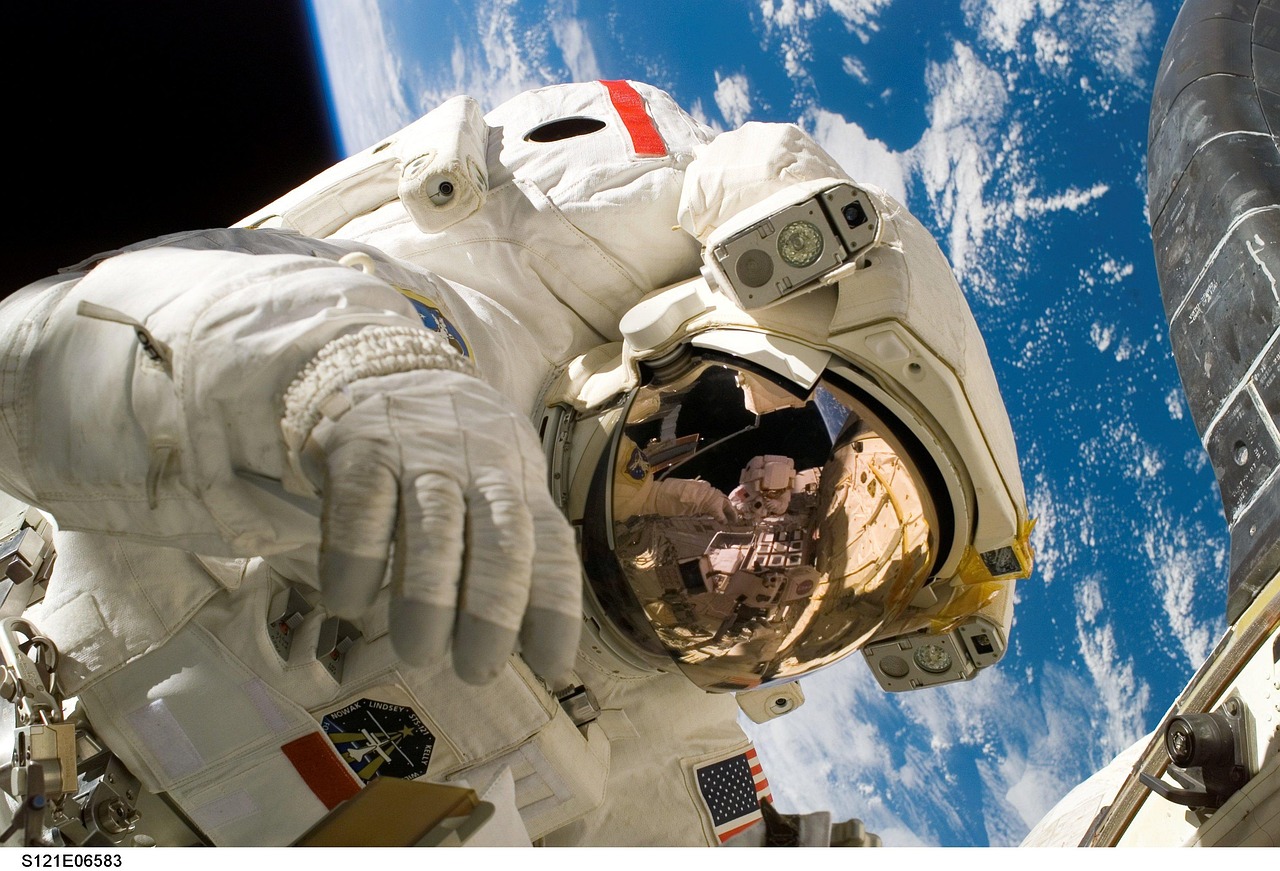 Les 8 Meilleurs Mémoires d'Exploration Spatiale Écrits par des Astronautes Pionniers
